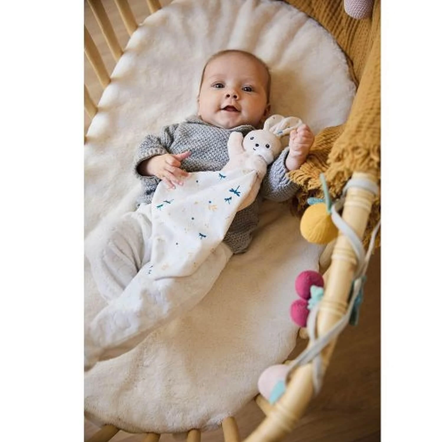 Kaloo Carré Douceur : Doudou Lapin Blanc Délicat – Image 4